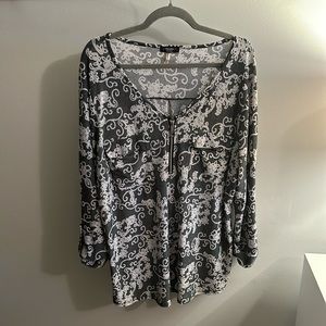 Plus size black and white 3/4 sleeve blouse with front zipper and pockets